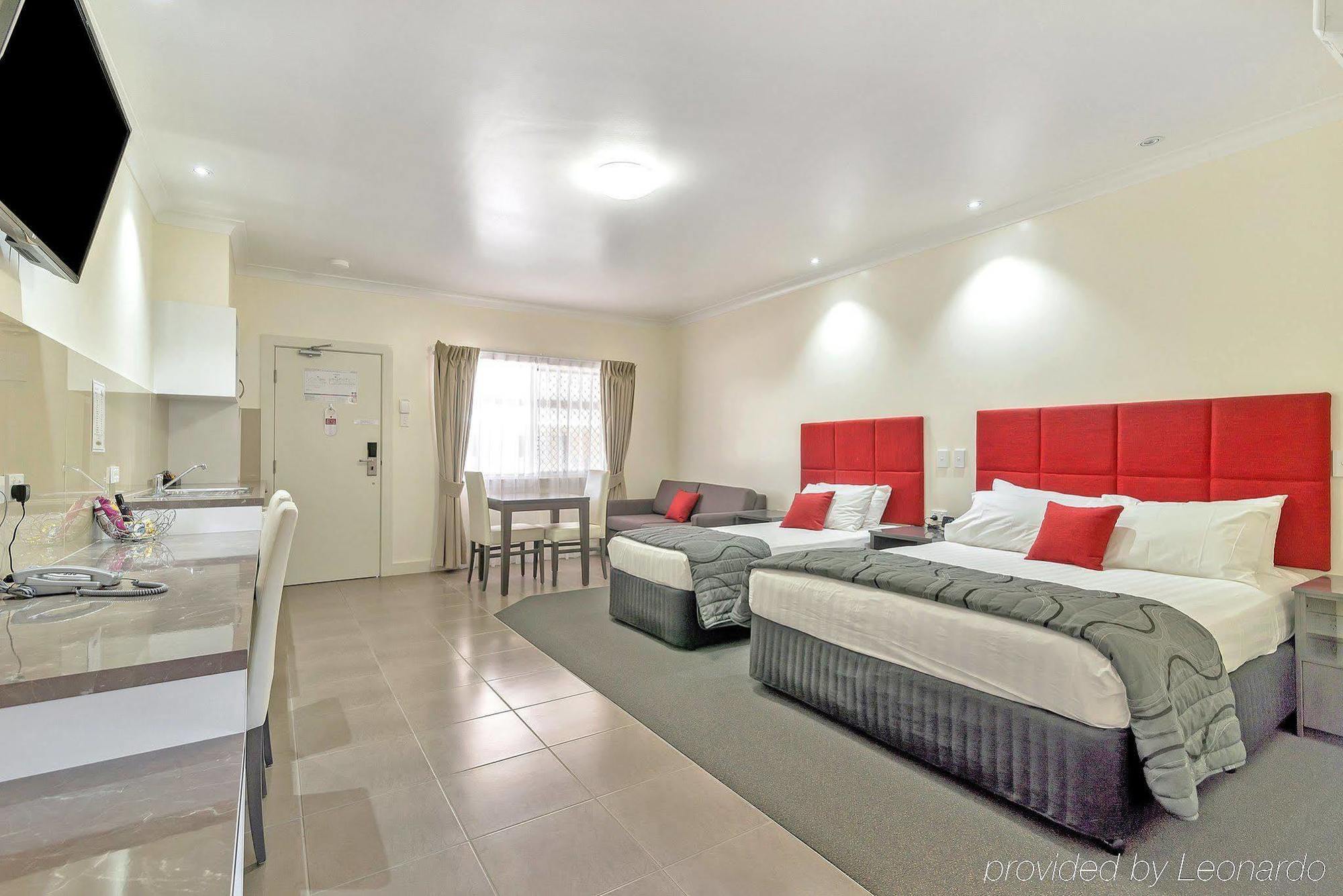 Swagsman Motel Miles Екстер'єр фото