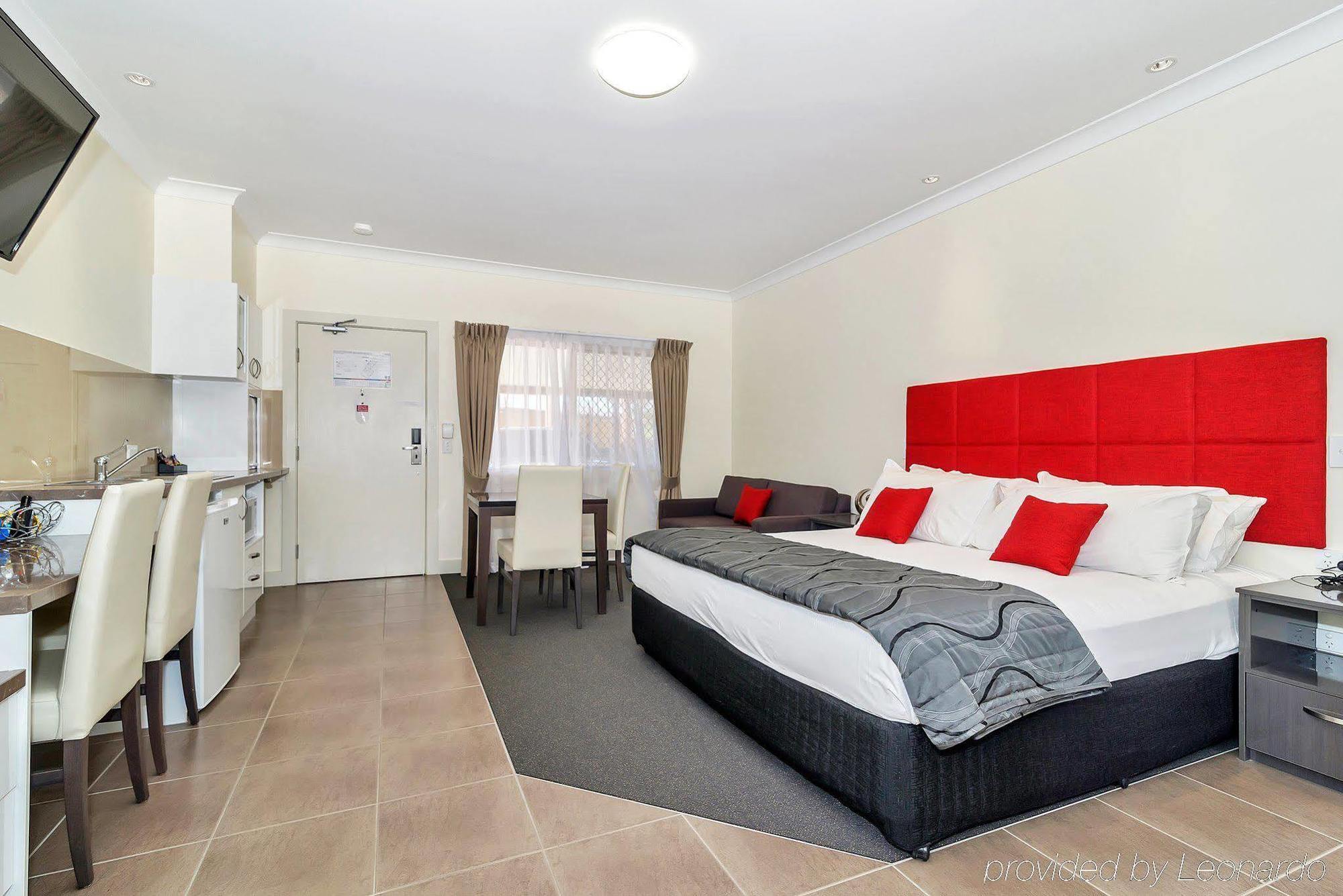 Swagsman Motel Miles Екстер'єр фото