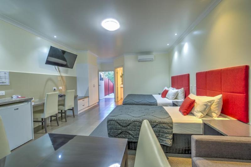 Swagsman Motel Miles Екстер'єр фото