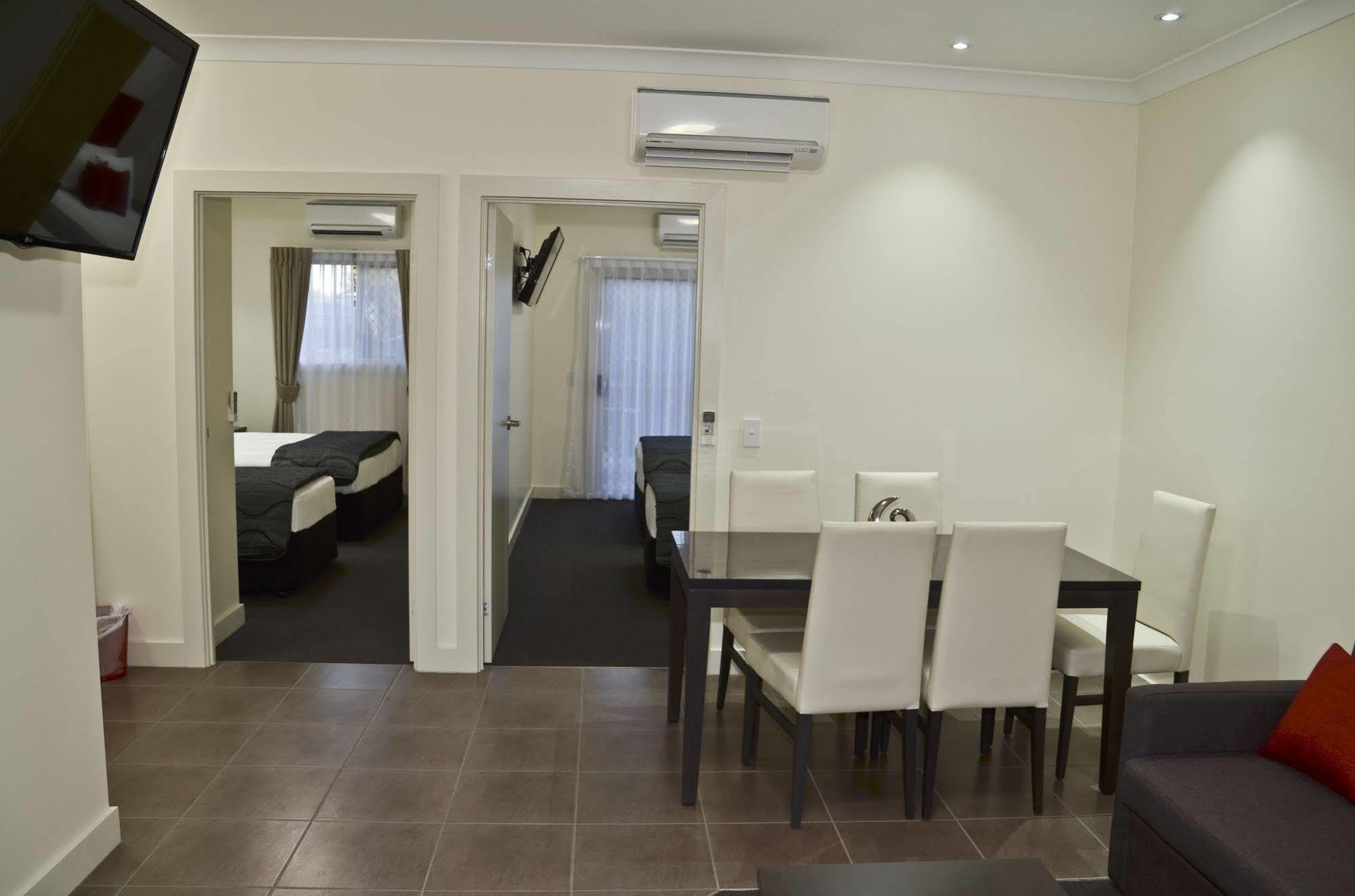 Swagsman Motel Miles Екстер'єр фото