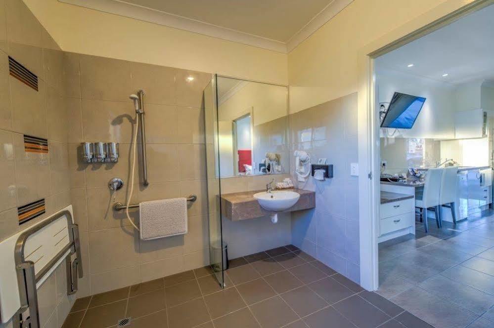 Swagsman Motel Miles Екстер'єр фото